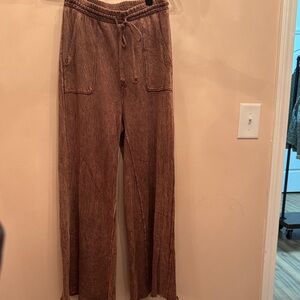 Three bird nest stretch pants